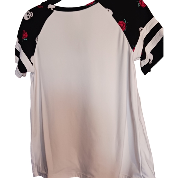 No Boundaries | Small | Skull and Flower Bottom Tie T-shirt - Picture 5 of 5